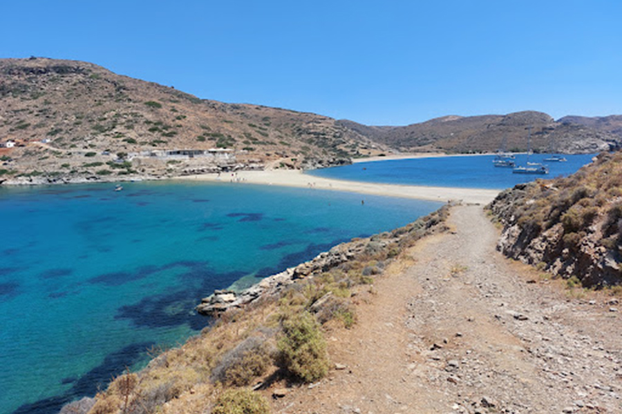 paralia-kolona-plakares